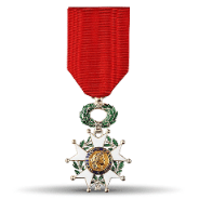Remise de l’insigne de Chevalier de la Légion d’honneur à Jean Paul Lacam